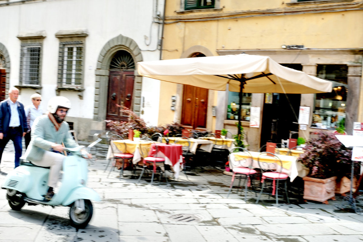 Lucca- Vespa