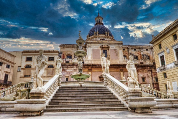 Brunnen-auf-der-Piazza-Pretoria-